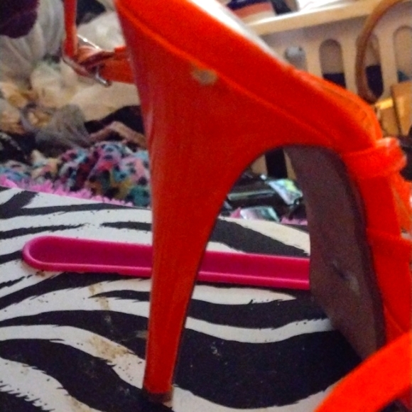 8-9M "D" Orange Patent Leather Heel Outside Open & thin Straps with Ankle Straps - Picture 8 of 8